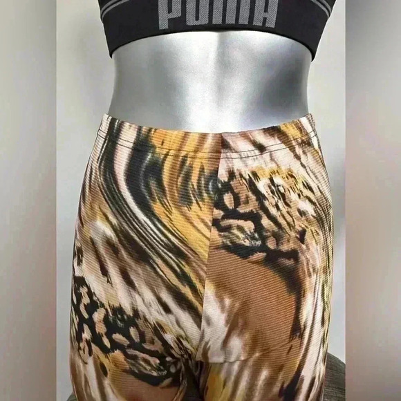🆕Tiger Print Leggings - Picture 4 of 14